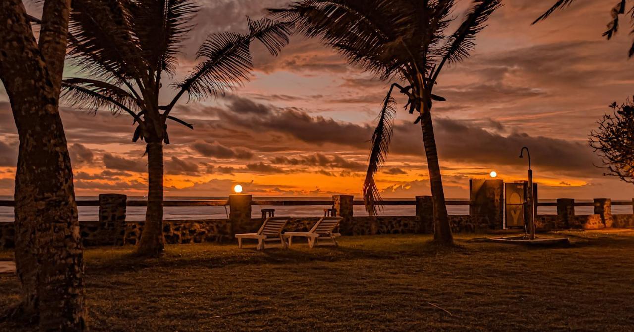 Nu-vin Beach Hotel Ahangama Buitenkant foto