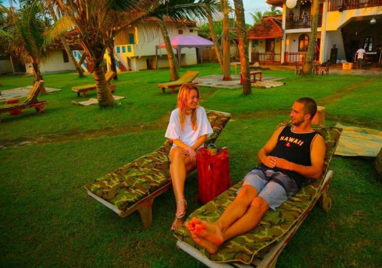 Nu-vin Beach Hotel Ahangama Buitenkant foto