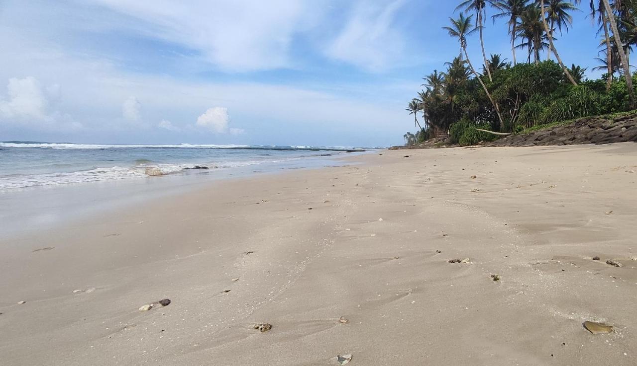 Nu-vin Beach Hotel Ahangama Buitenkant foto