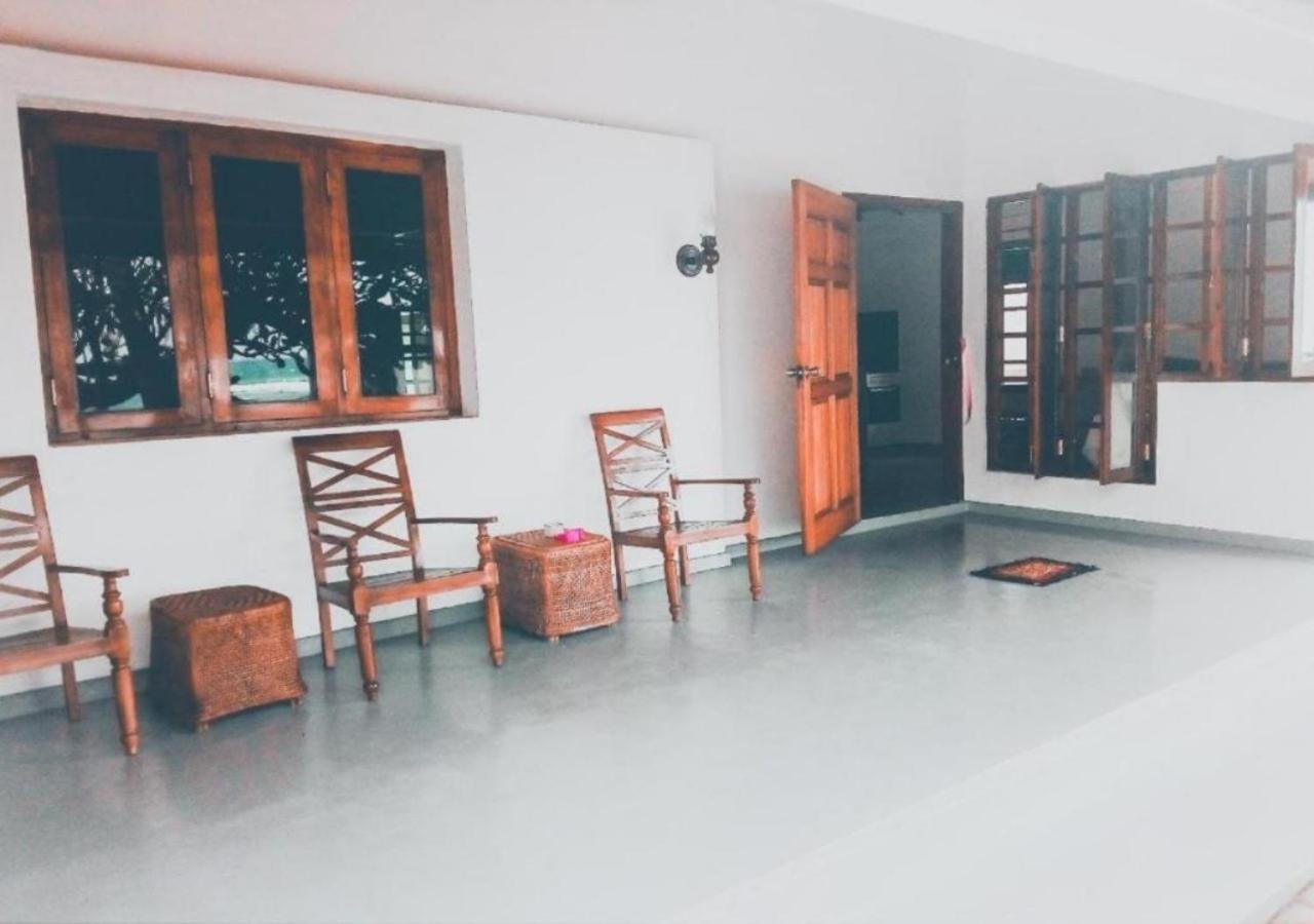 Nu-vin Beach Hotel Ahangama Buitenkant foto