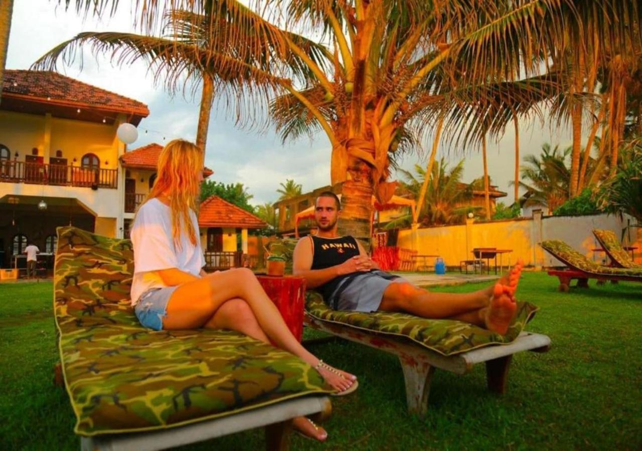 Nu-vin Beach Hotel Ahangama Buitenkant foto