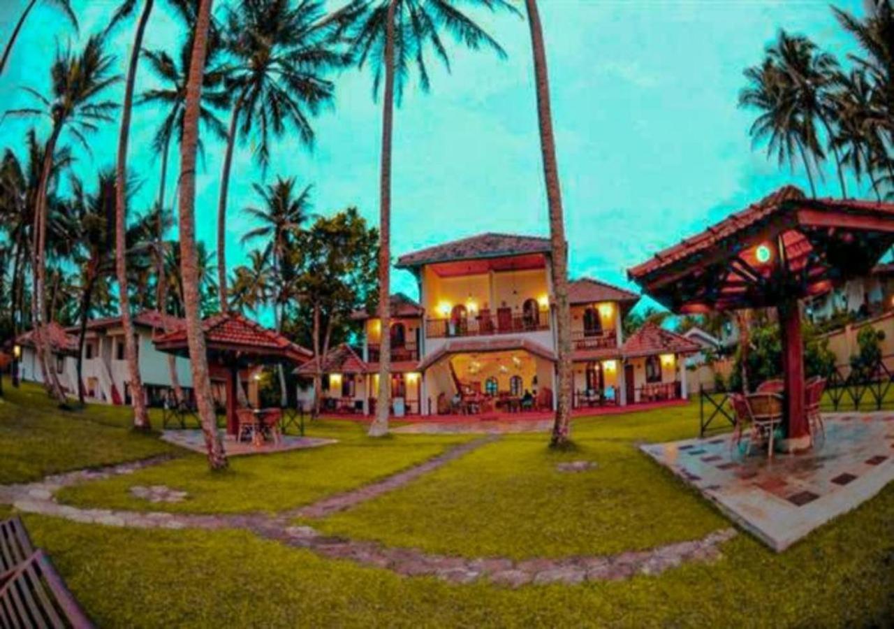 Nu-vin Beach Hotel Ahangama Buitenkant foto