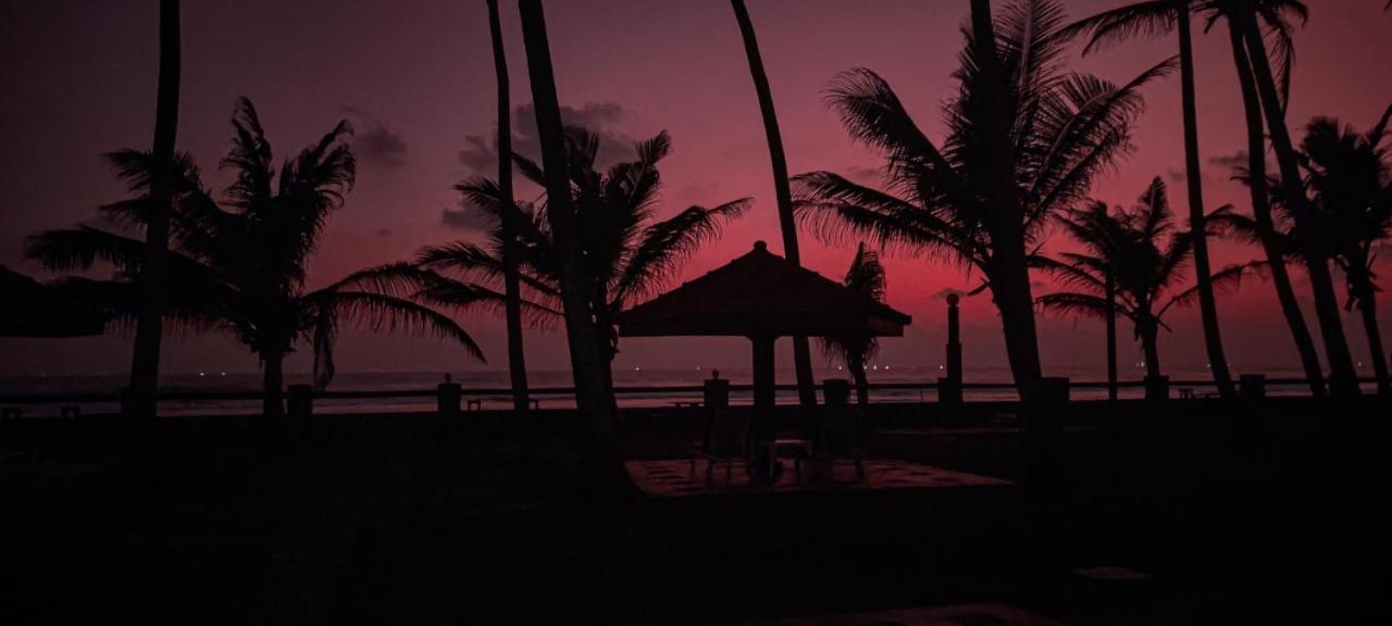 Nu-vin Beach Hotel Ahangama Buitenkant foto