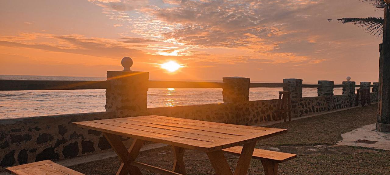 Nu-vin Beach Hotel Ahangama Buitenkant foto