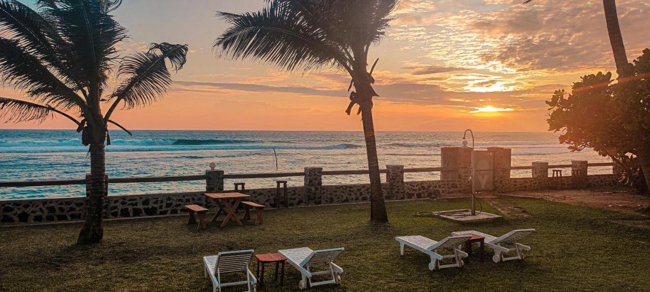 Nu-vin Beach Hotel Ahangama Buitenkant foto
