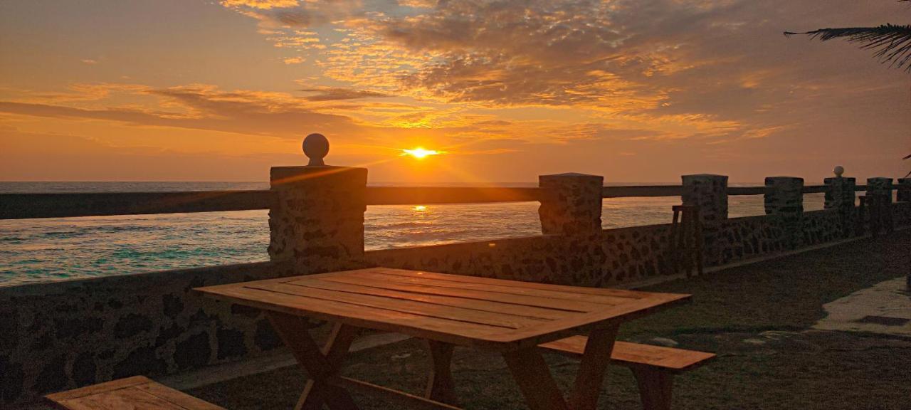 Nu-vin Beach Hotel Ahangama Buitenkant foto