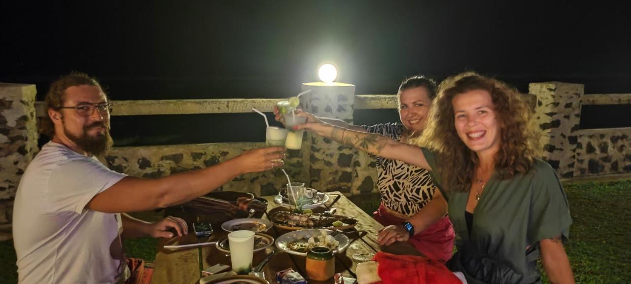 Nu-vin Beach Hotel Ahangama Buitenkant foto