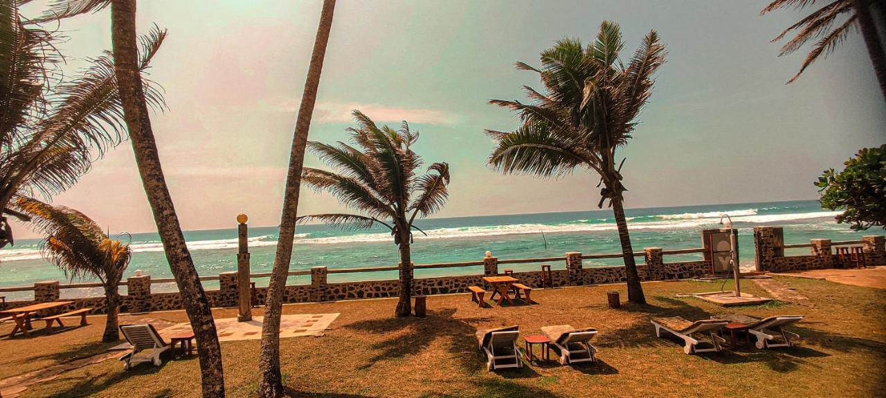 Nu-vin Beach Hotel Ahangama Buitenkant foto